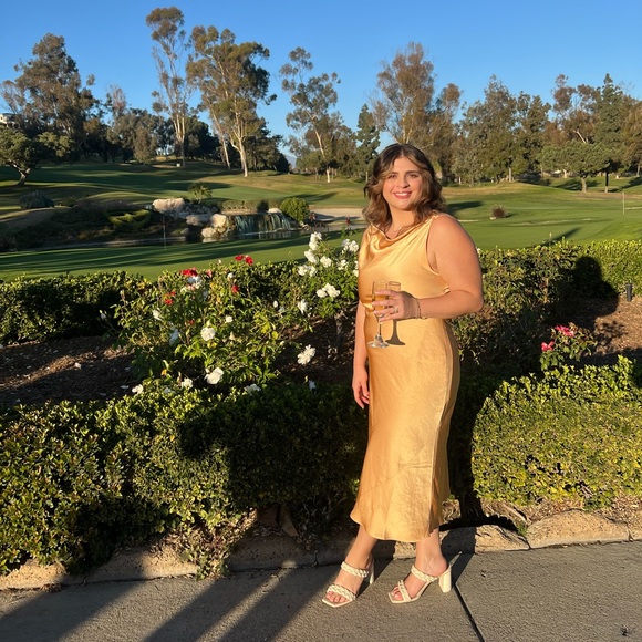 Meet your Posher, Serena - Picture 2 of 2